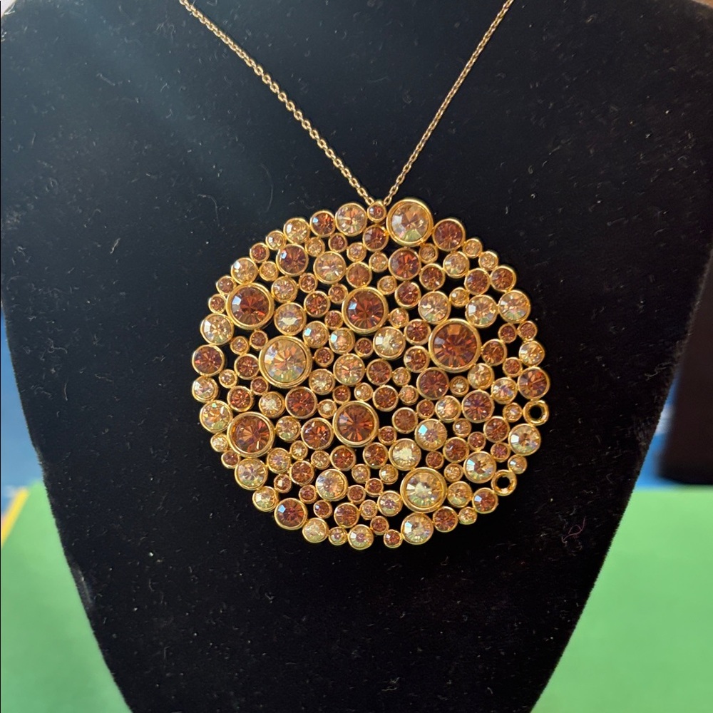 Elegant Gold and Brown Pendant Necklace